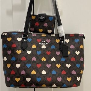 Coach (NWT) Gallery Tote Bag & Wallet in Signature Canvas & Heart Print